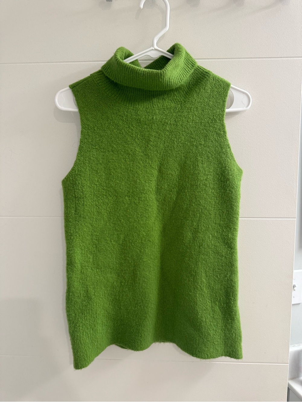 Saks Fifth Avenue Bright Green Sleeveless Turtleneck Sweater